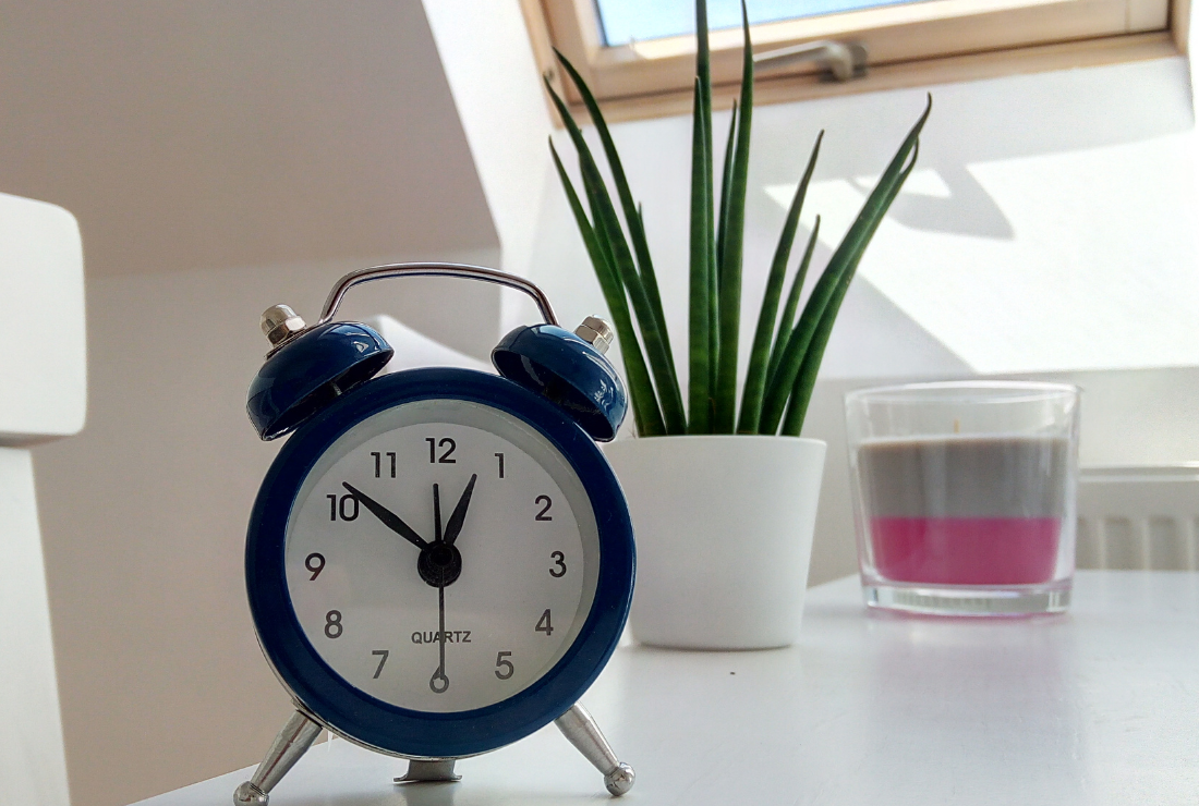 なぜ「慣れた毎日」は早く過ぎ、「新しい挑戦」は充実して感じるのか？_タイトル画像